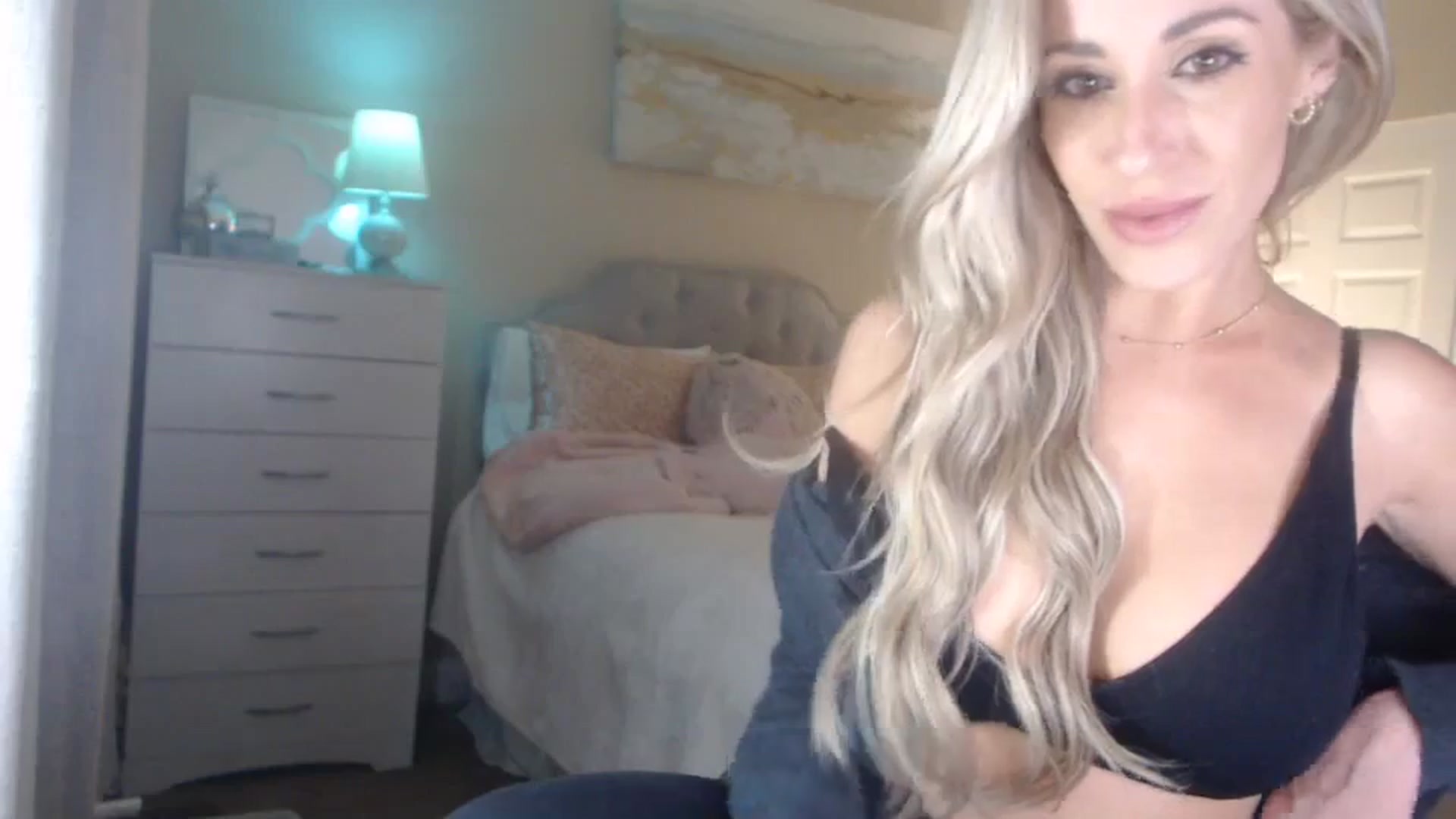 Gallery image thumbnail from Queen_bambii's myfreecams stream on, 03/13/2024, 07:08 image 18 of 20