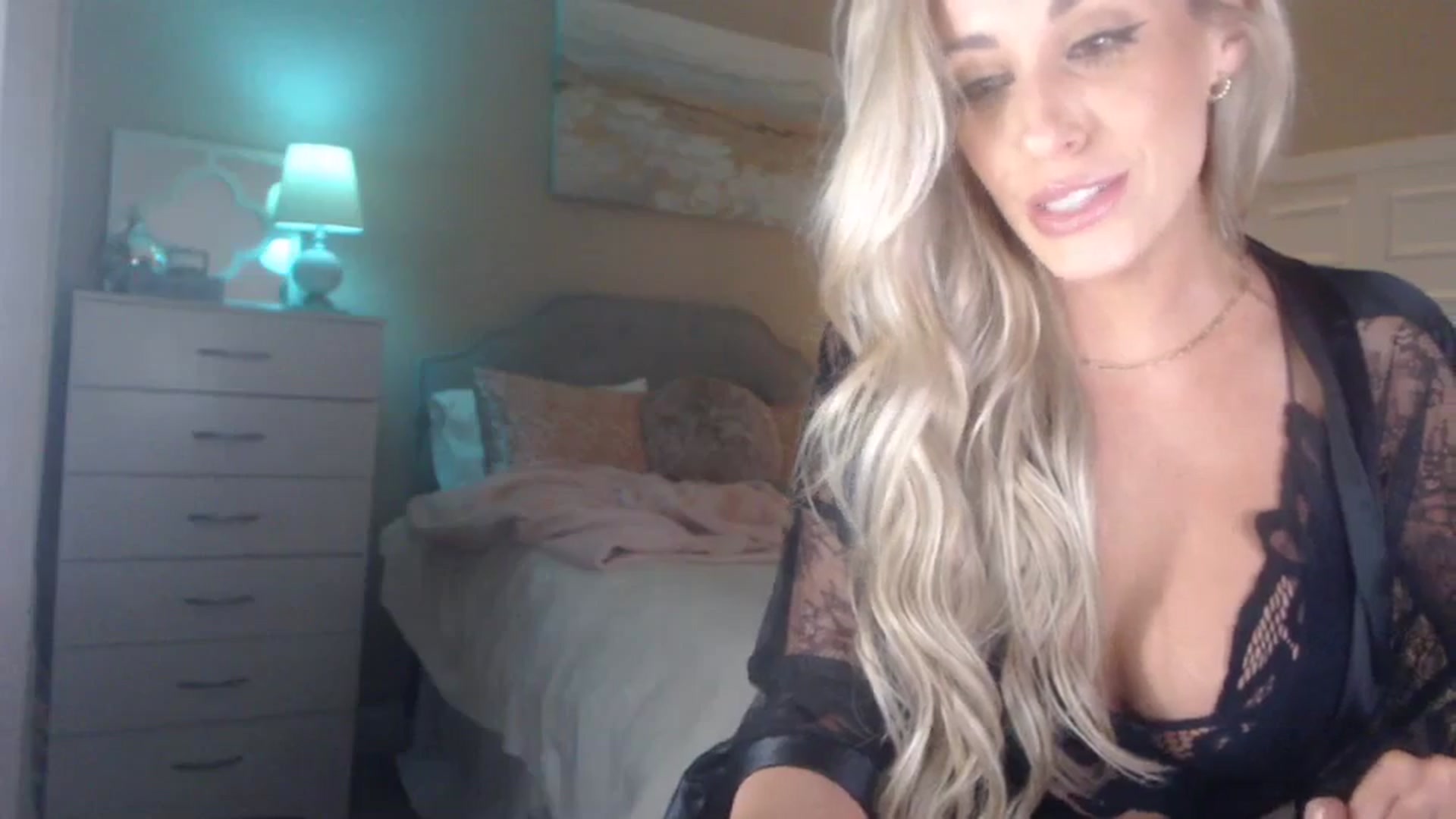 Gallery image thumbnail from Queen_bambii's myfreecams stream on, 03/15/2024, 06:39 image 14 of 20
