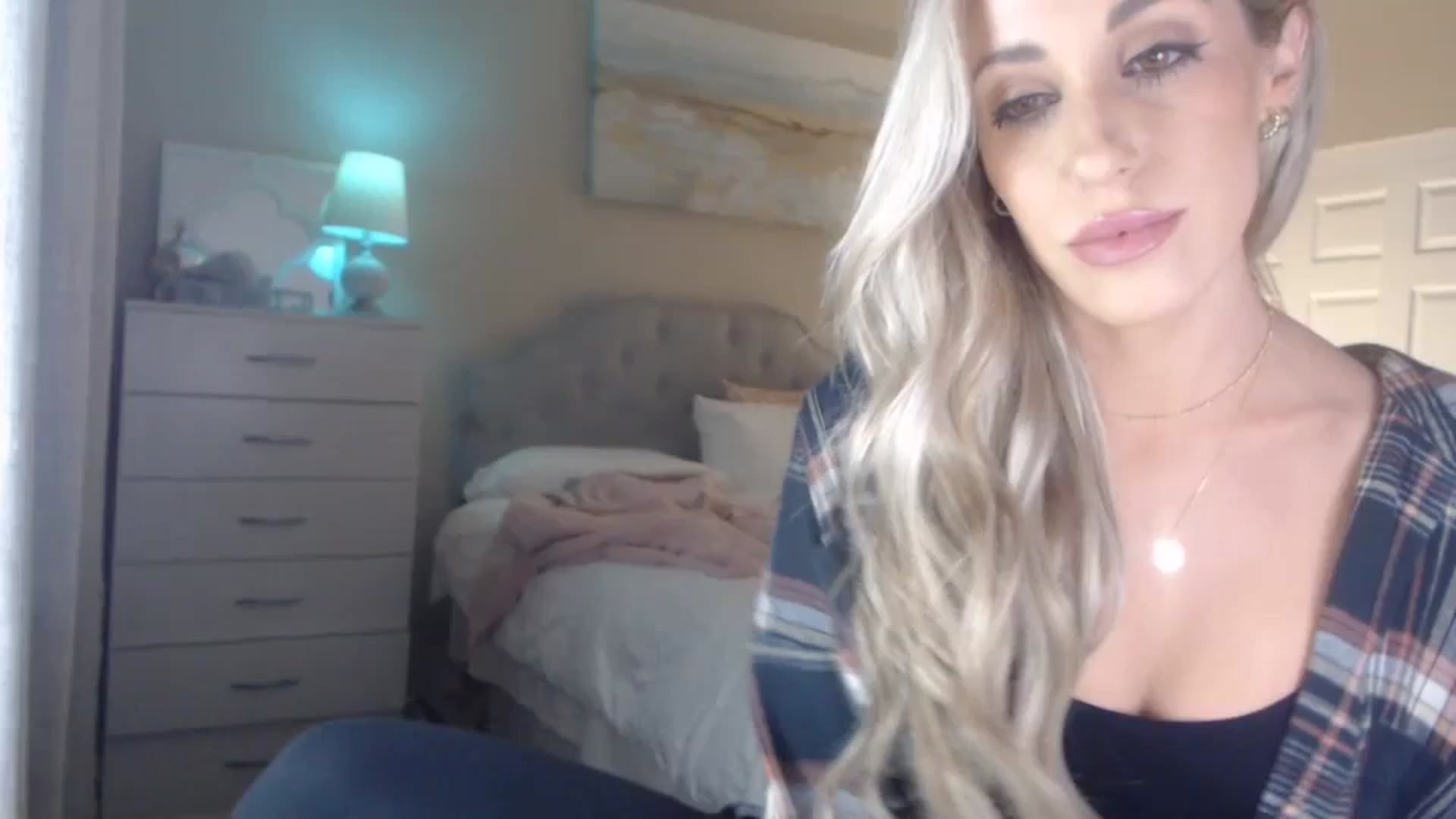 Gallery image thumbnail from Queen_bambii's myfreecams stream on, 03/26/2024, 07:02 image 10 of 20