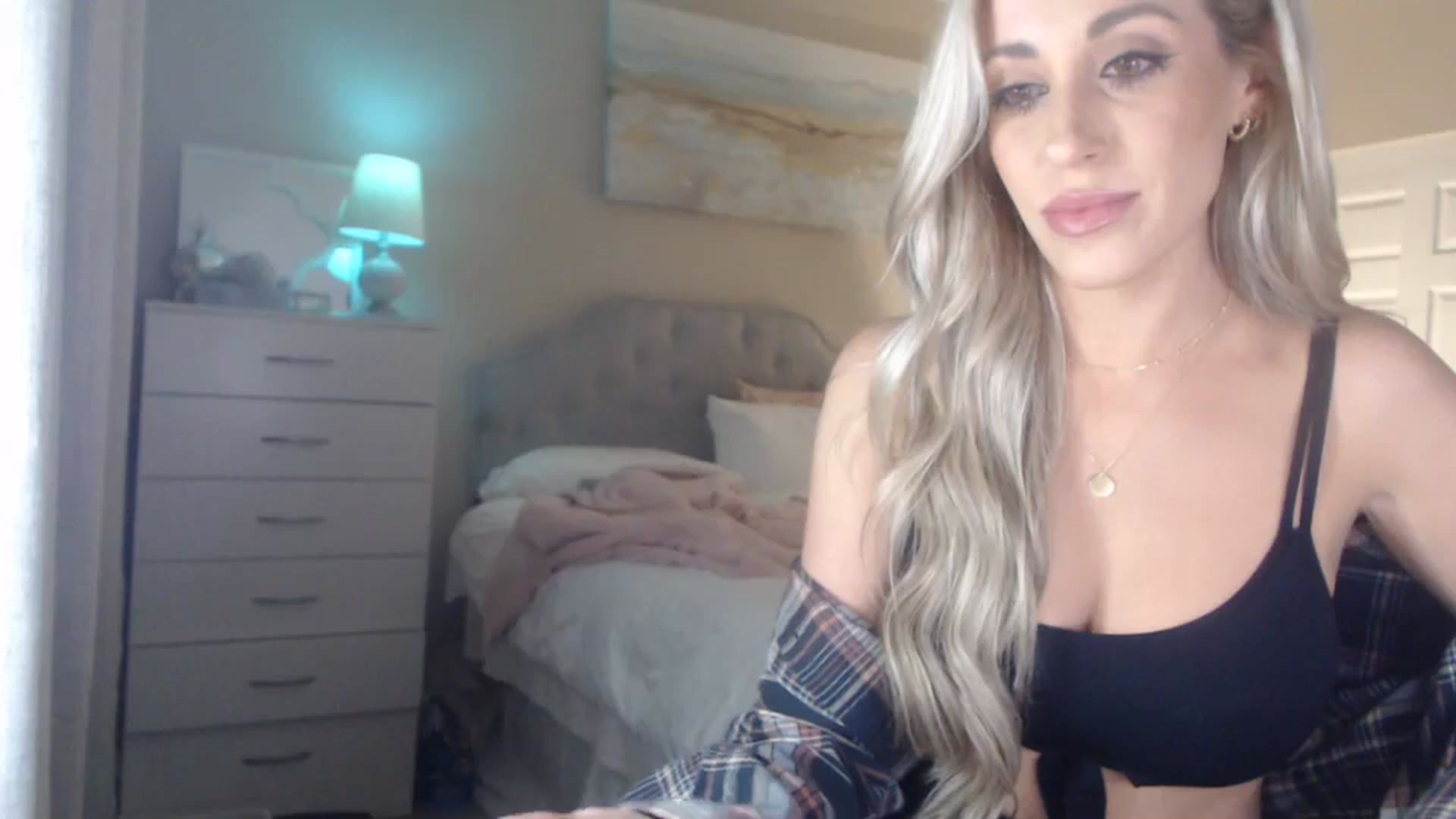 Gallery image thumbnail from Queen_bambii's myfreecams stream on, 03/26/2024, 07:02 image 3 of 20