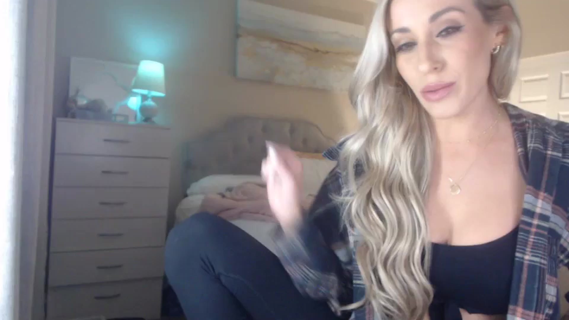 Gallery image thumbnail from Queen_bambii's myfreecams stream on, 03/26/2024, 07:02 image 1 of 20
