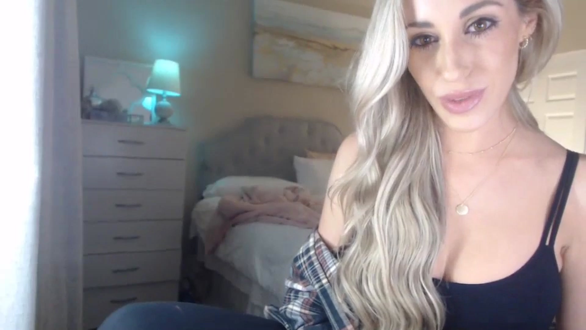 Gallery image thumbnail from Queen_bambii's myfreecams stream on, 03/26/2024, 07:02 image 18 of 20