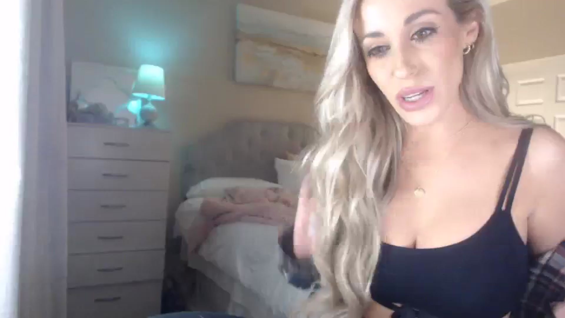 Gallery image thumbnail from Queen_bambii's myfreecams stream on, 03/26/2024, 07:02 image 15 of 20