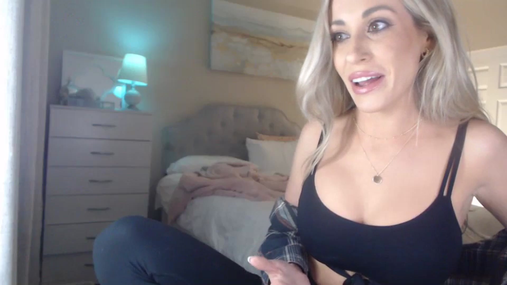 Gallery image thumbnail from Queen_bambii's myfreecams stream on, 03/26/2024, 07:02 image 2 of 20