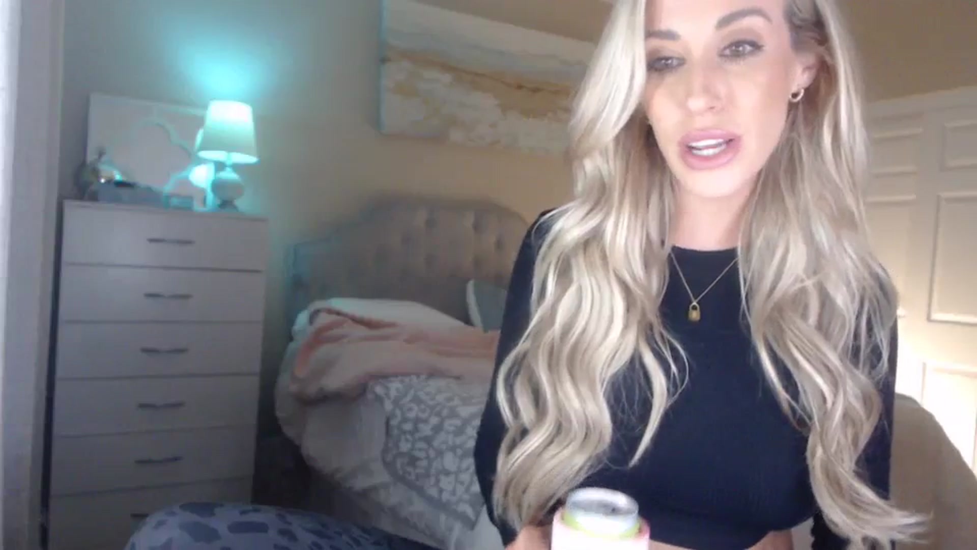 Gallery image thumbnail from Queen_bambii's myfreecams stream on, 03/31/2024, 06:11 image 10 of 20