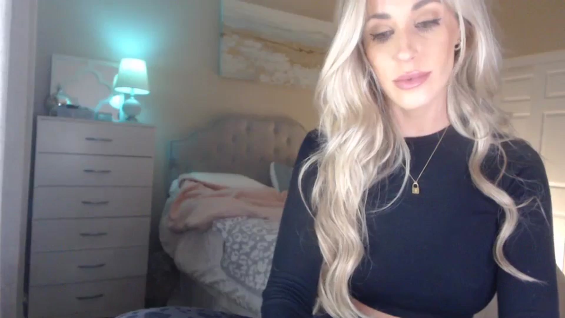 Gallery image thumbnail from Queen_bambii's myfreecams stream on, 03/31/2024, 06:11 image 9 of 20