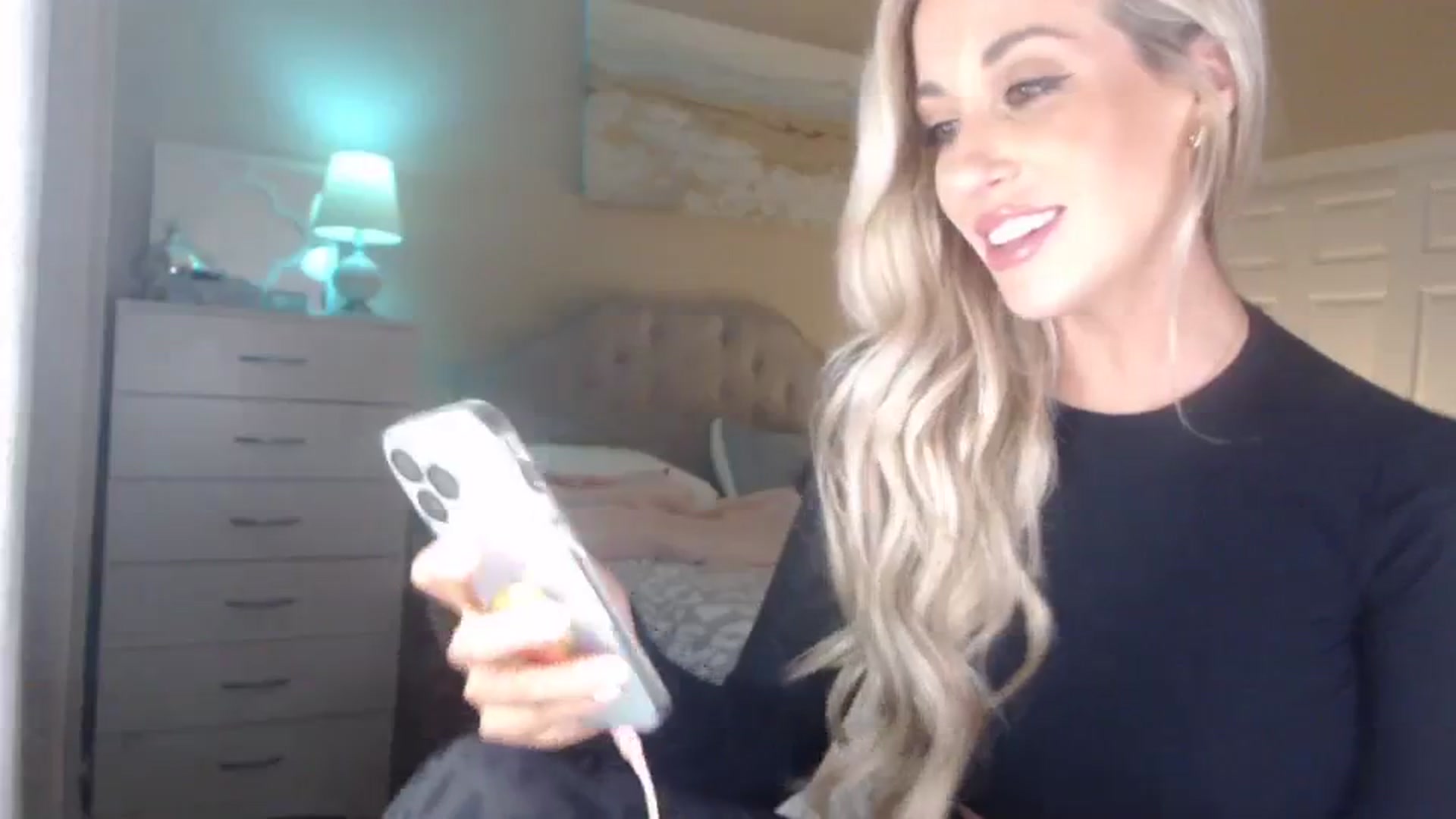 Gallery image thumbnail from Queen_bambii's myfreecams stream on, 03/31/2024, 06:11 image 8 of 20