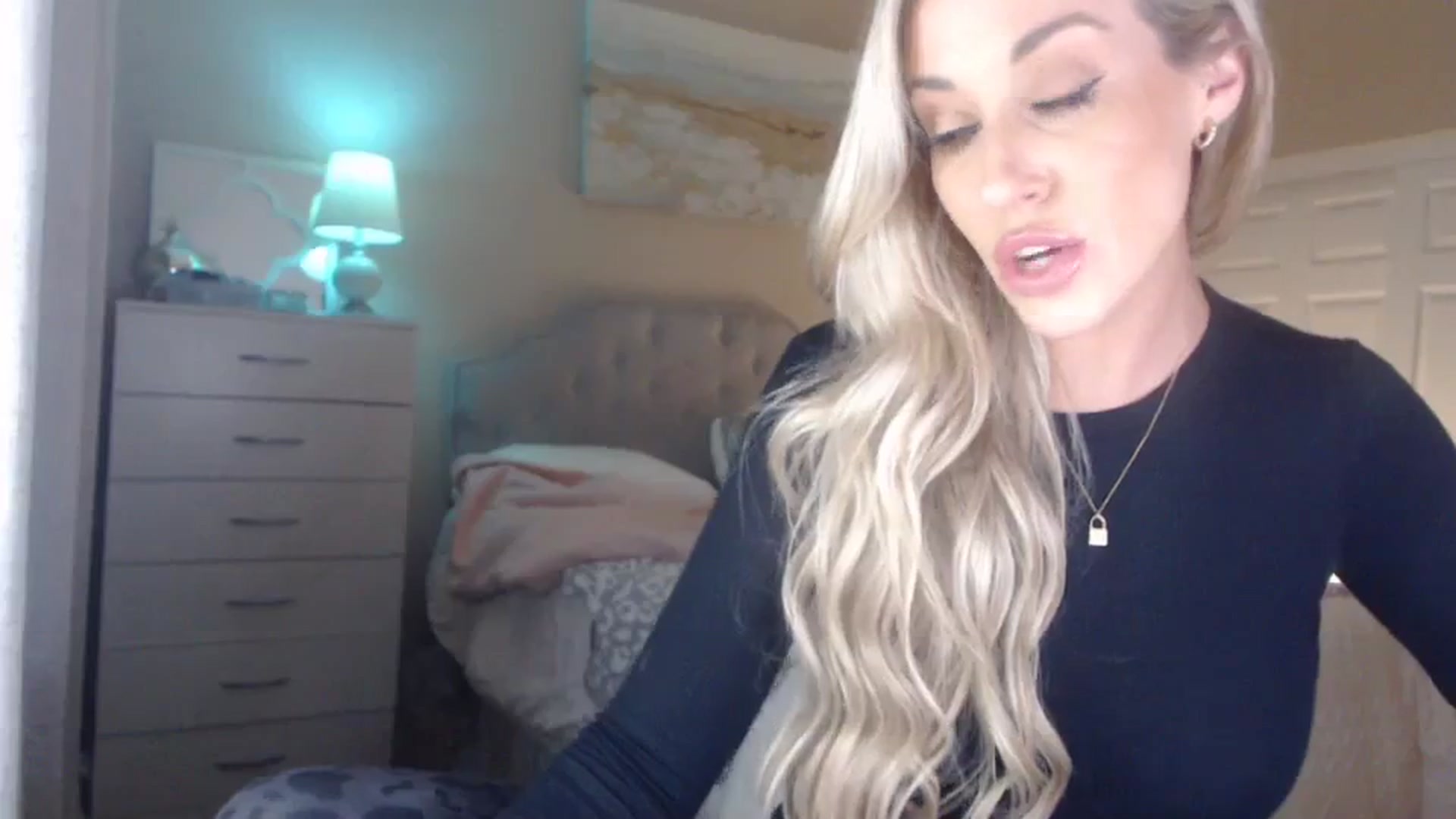 Gallery image thumbnail from Queen_bambii's myfreecams stream on, 03/31/2024, 06:11 image 6 of 20
