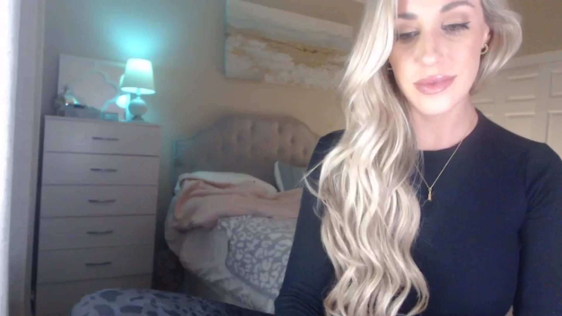Gallery image thumbnail from Queen_bambii's myfreecams stream on, 03/31/2024, 06:11 image 7 of 20