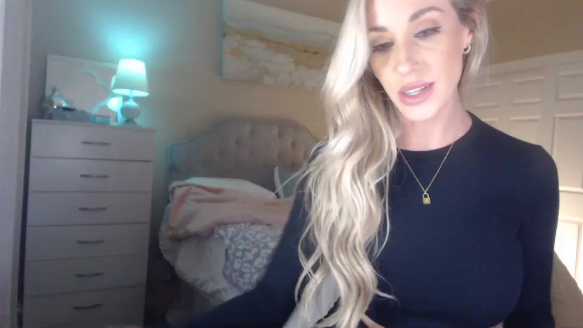 Gallery image thumbnail from Queen_bambii's myfreecams stream on, 03/31/2024, 06:11 image 5 of 20
