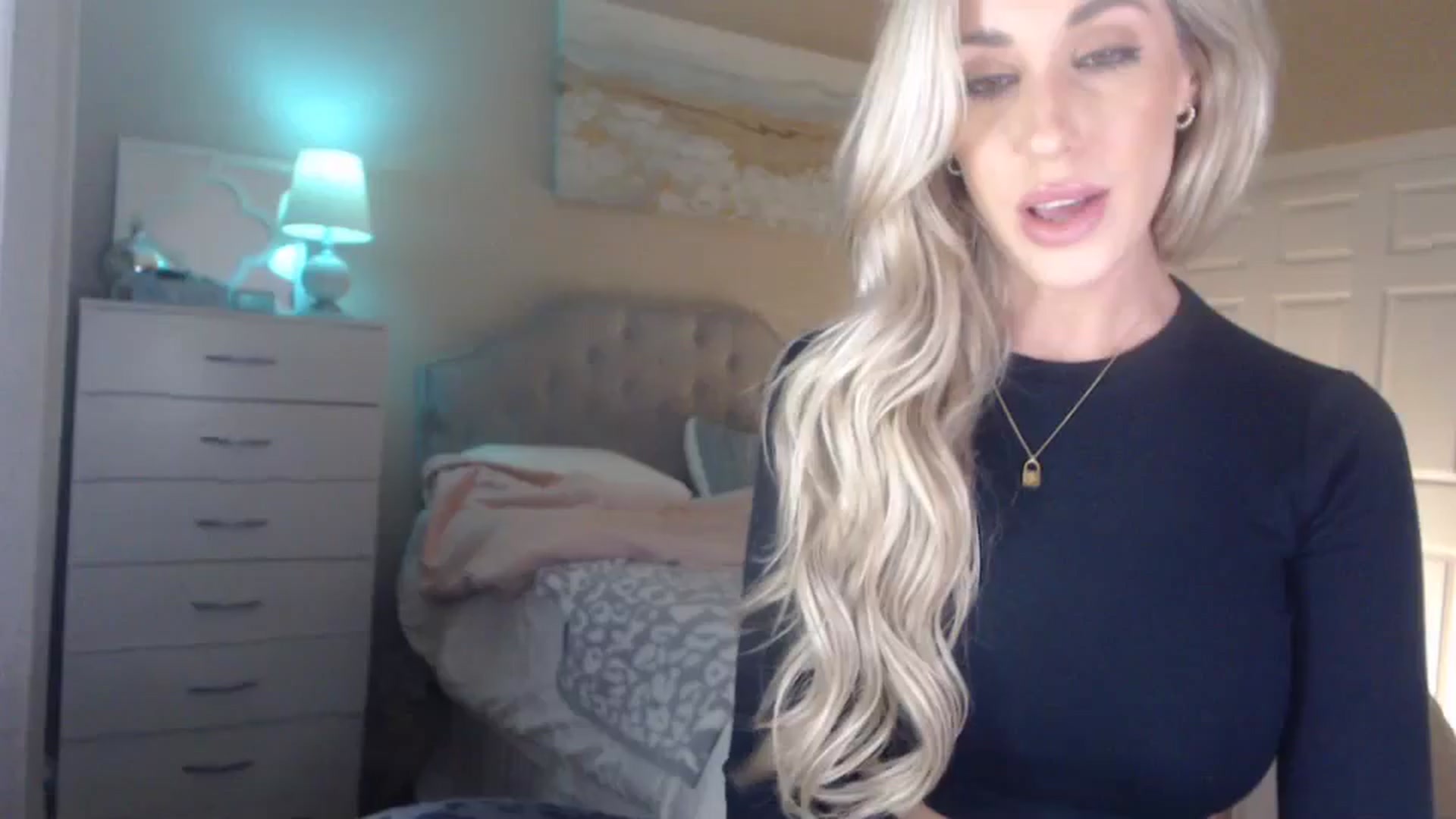 Gallery image thumbnail from Queen_bambii's myfreecams stream on, 03/31/2024, 06:11 image 3 of 20