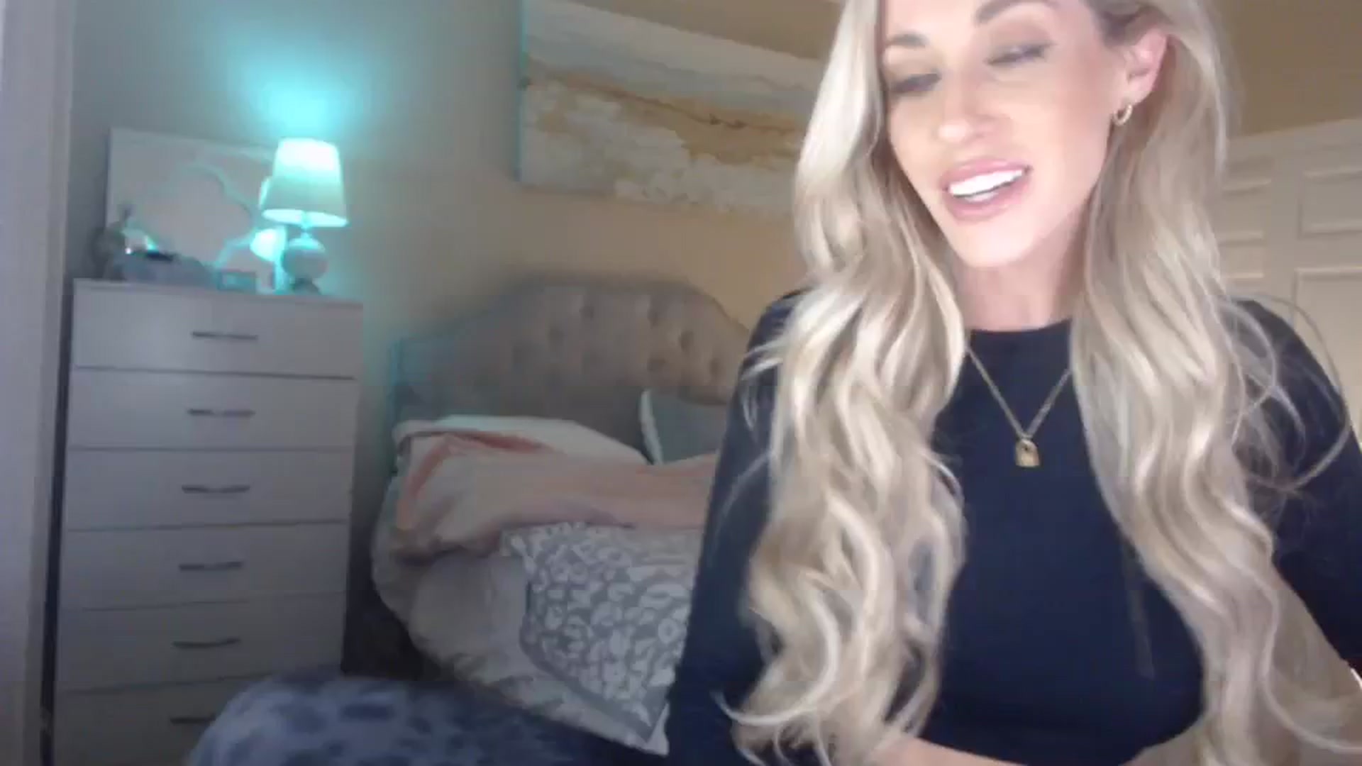 Gallery image thumbnail from Queen_bambii's myfreecams stream on, 03/31/2024, 06:11 image 1 of 20