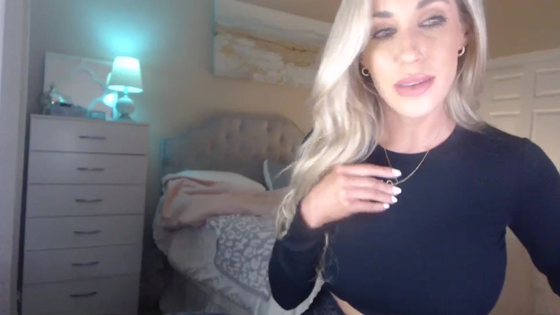 Gallery image thumbnail from Queen_bambii's myfreecams stream on, 03/31/2024, 06:11 image 4 of 20