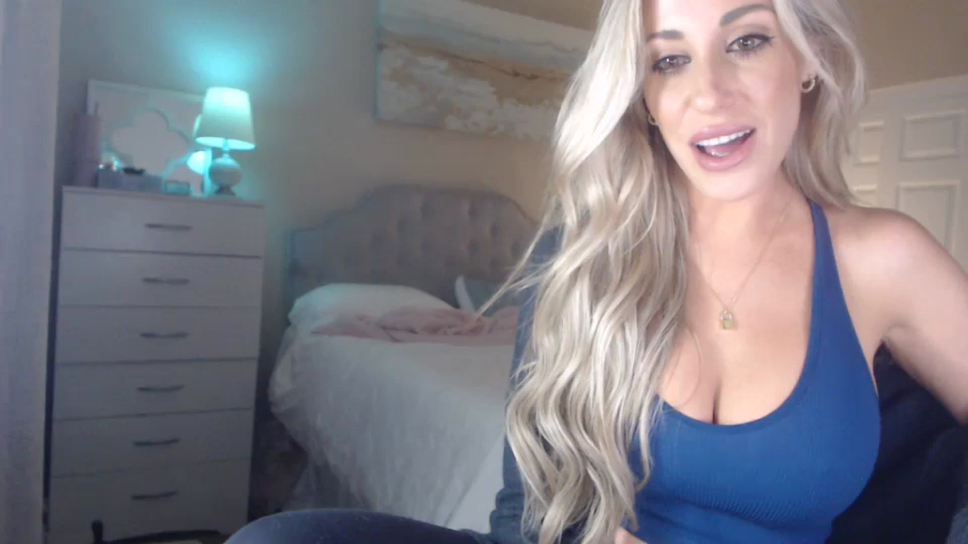Gallery image thumbnail from Queen_bambii's myfreecams stream on, 04/02/2024, 06:06 image 4 of 20