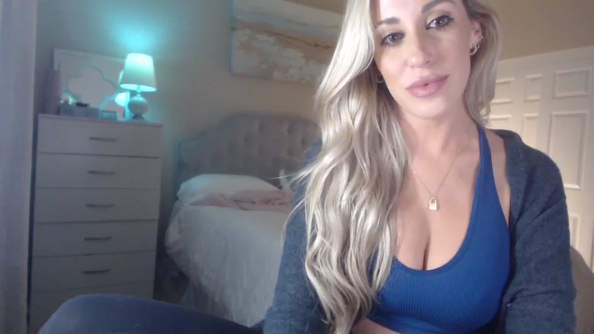 Gallery image thumbnail from Queen_bambii's myfreecams stream on, 04/02/2024, 06:06 image 14 of 20