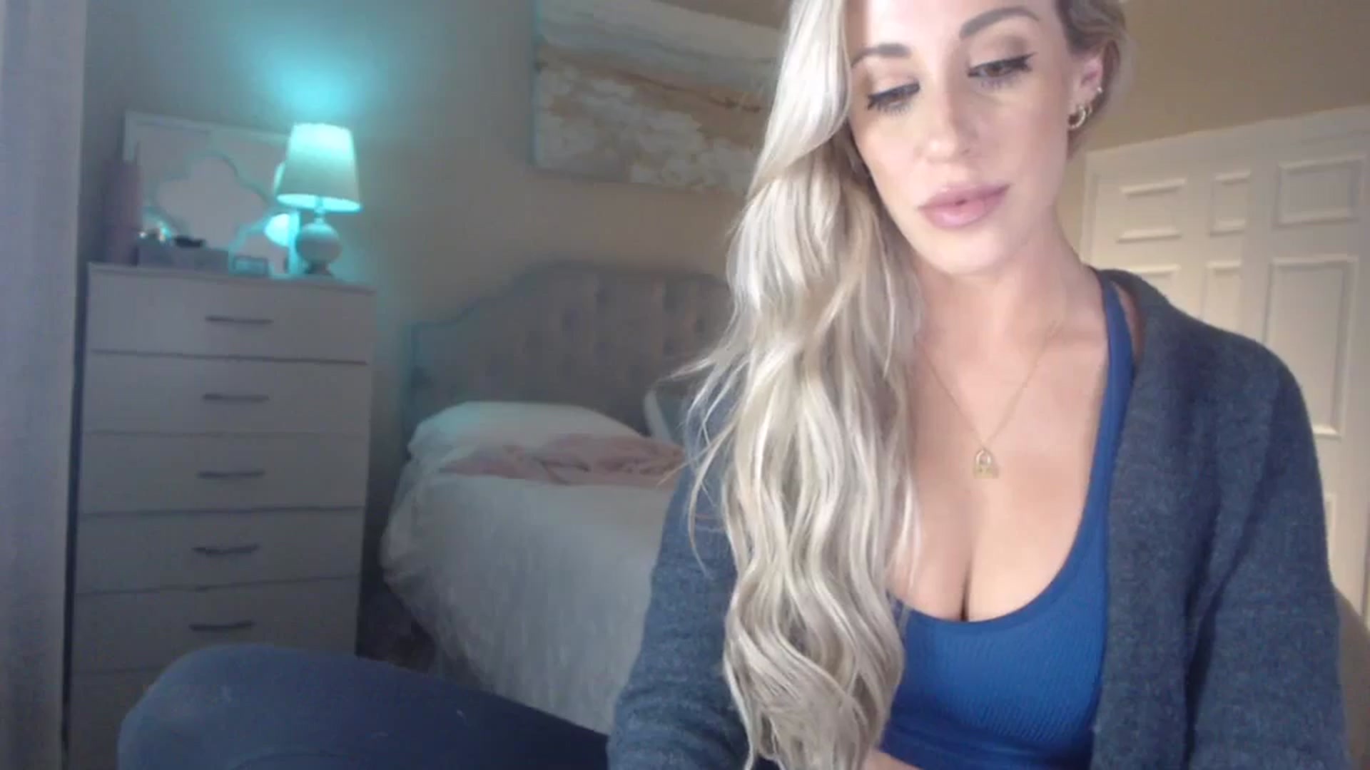 Gallery image thumbnail from Queen_bambii's myfreecams stream on, 04/02/2024, 06:06 image 2 of 20