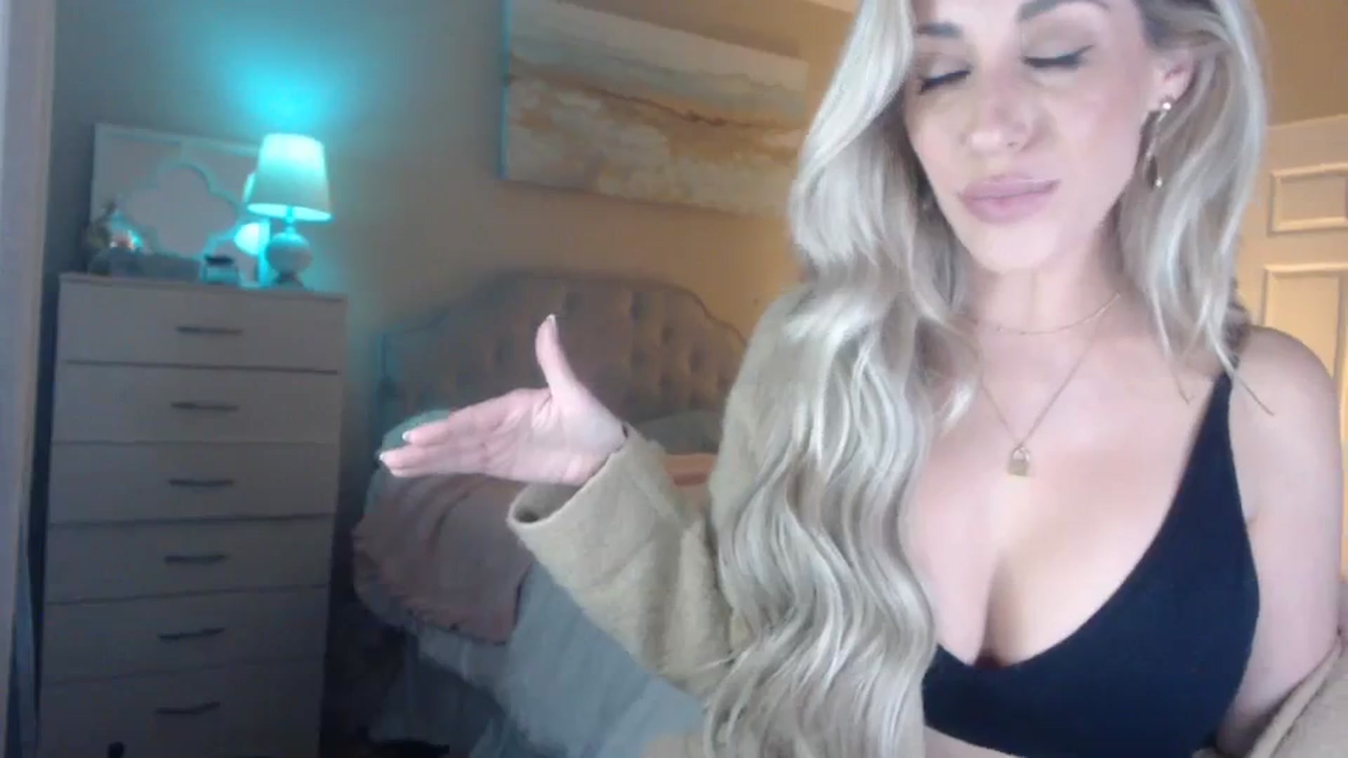 Gallery image thumbnail from Queen_bambii's myfreecams stream on, 04/05/2024, 05:52 image 18 of 20