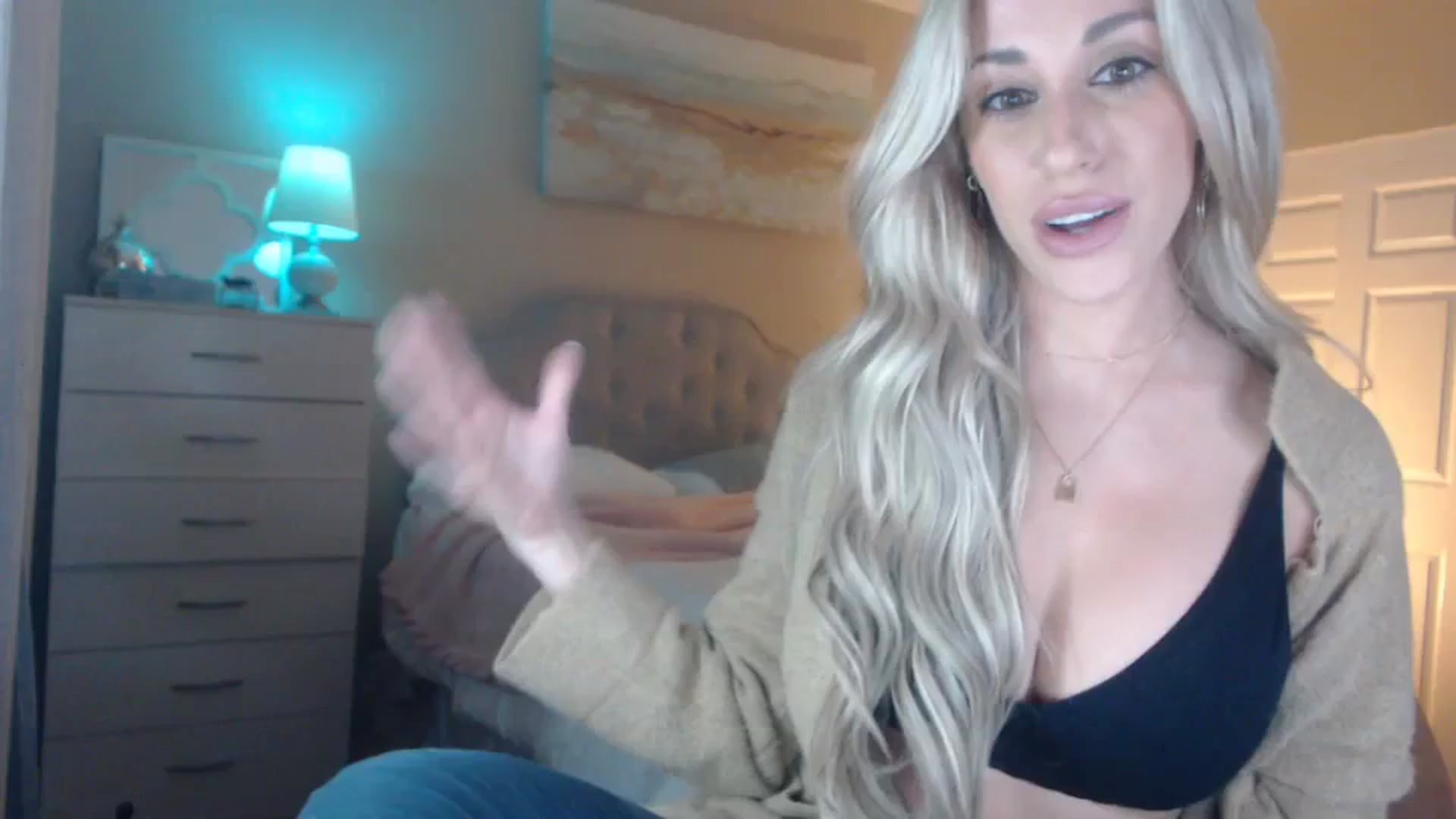 Gallery image thumbnail from Queen_bambii's myfreecams stream on, 04/05/2024, 05:52 image 12 of 20