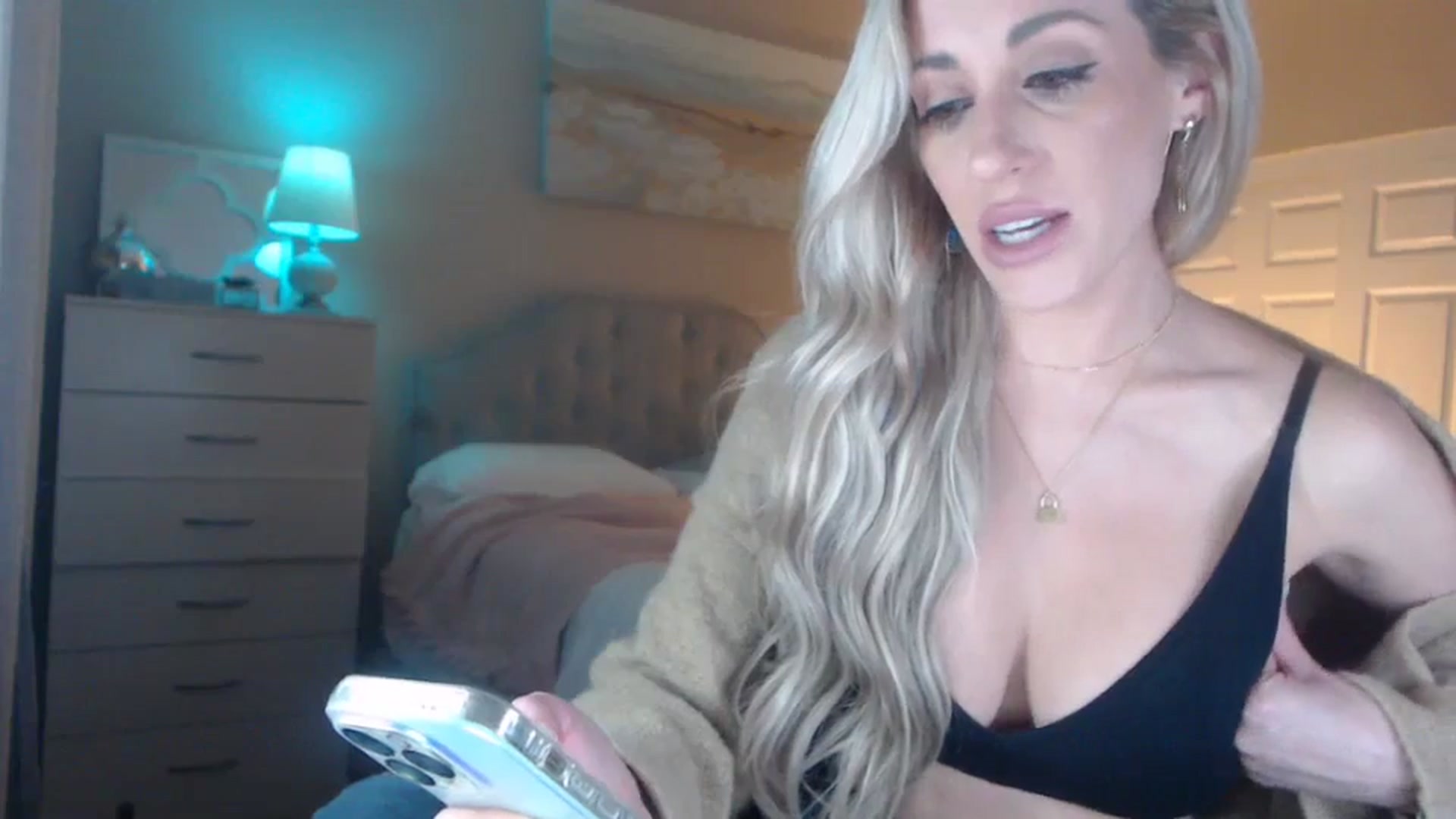 Gallery image thumbnail from Queen_bambii's myfreecams stream on, 04/05/2024, 05:52 image 13 of 20