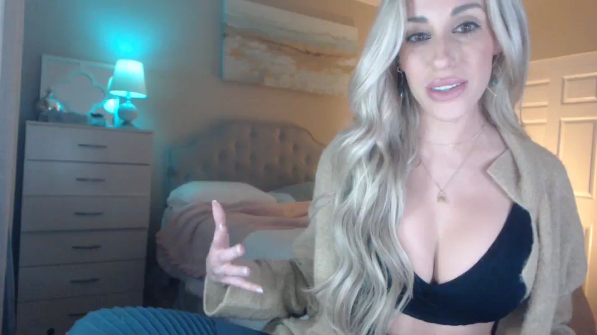Gallery image thumbnail from Queen_bambii's myfreecams stream on, 04/05/2024, 05:52 image 8 of 20