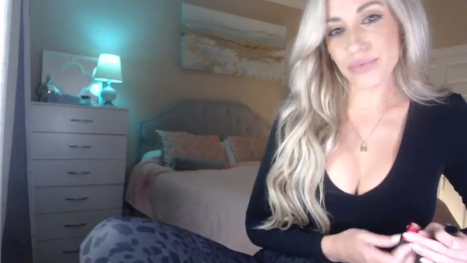 Gallery image thumbnail from Queen_bambii's myfreecams stream on, 04/09/2024, 05:06 image 14 of 20