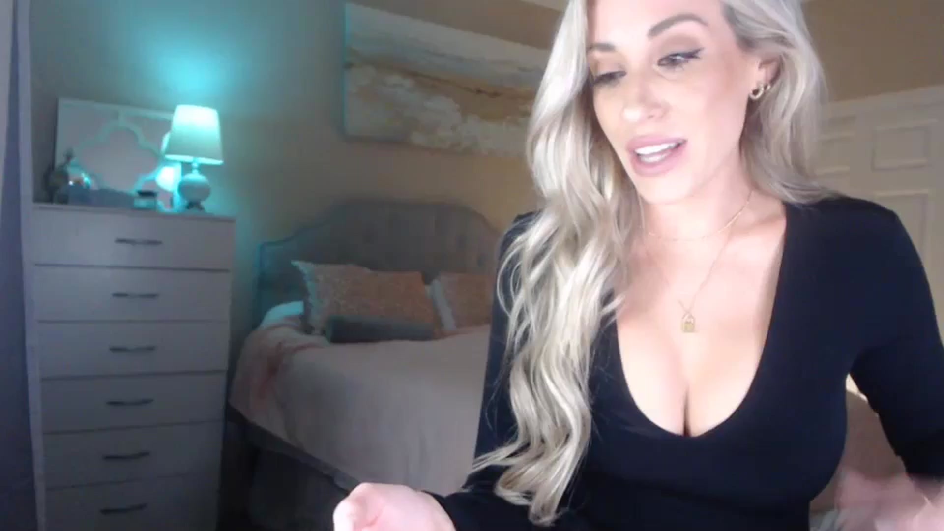 Gallery image thumbnail from Queen_bambii's myfreecams stream on, 04/09/2024, 05:06 image 8 of 20
