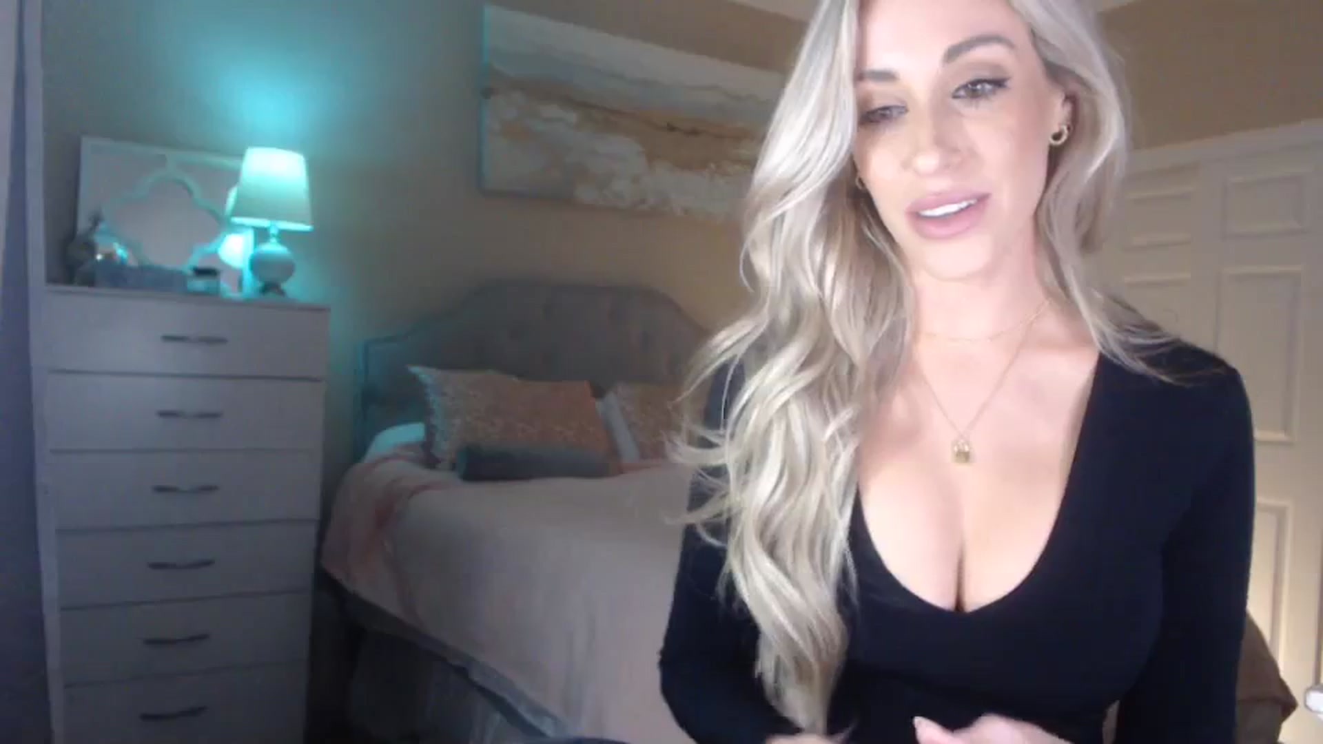 Gallery image thumbnail from Queen_bambii's myfreecams stream on, 04/09/2024, 05:06 image 7 of 20