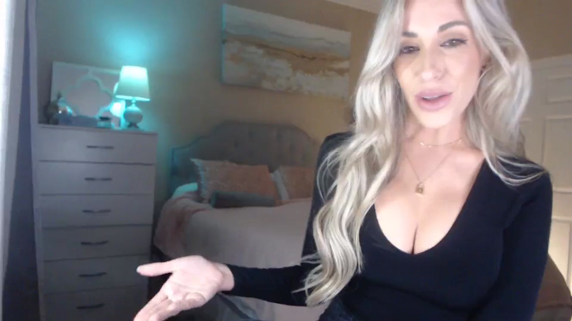 Gallery image thumbnail from Queen_bambii's myfreecams stream on, 04/09/2024, 05:06 image 11 of 20