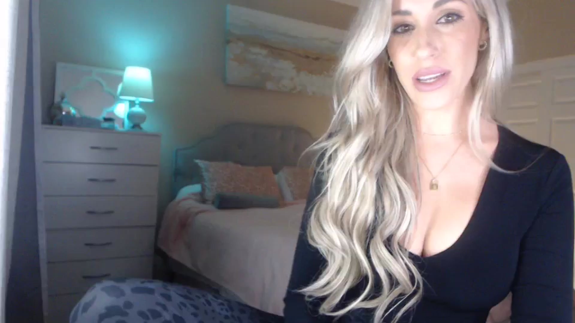 Gallery image thumbnail from Queen_bambii's myfreecams stream on, 04/09/2024, 05:06 image 15 of 20