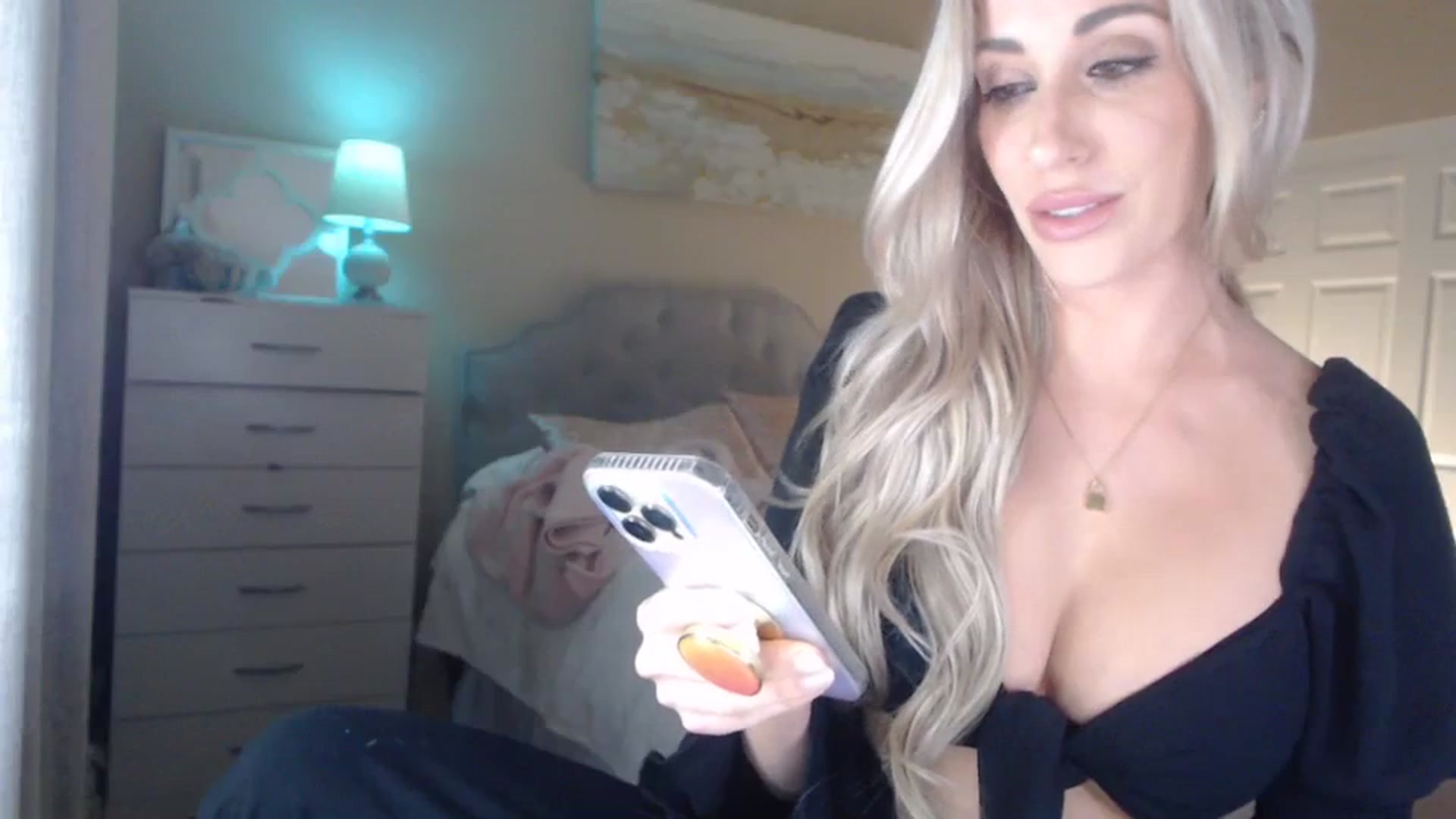 Gallery image thumbnail from Queen_bambii's myfreecams stream on, 04/11/2024, 05:59 image 7 of 20