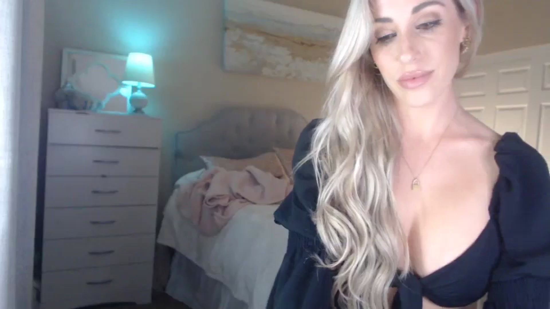 Gallery image thumbnail from Queen_bambii's myfreecams stream on, 04/11/2024, 05:59 image 6 of 20
