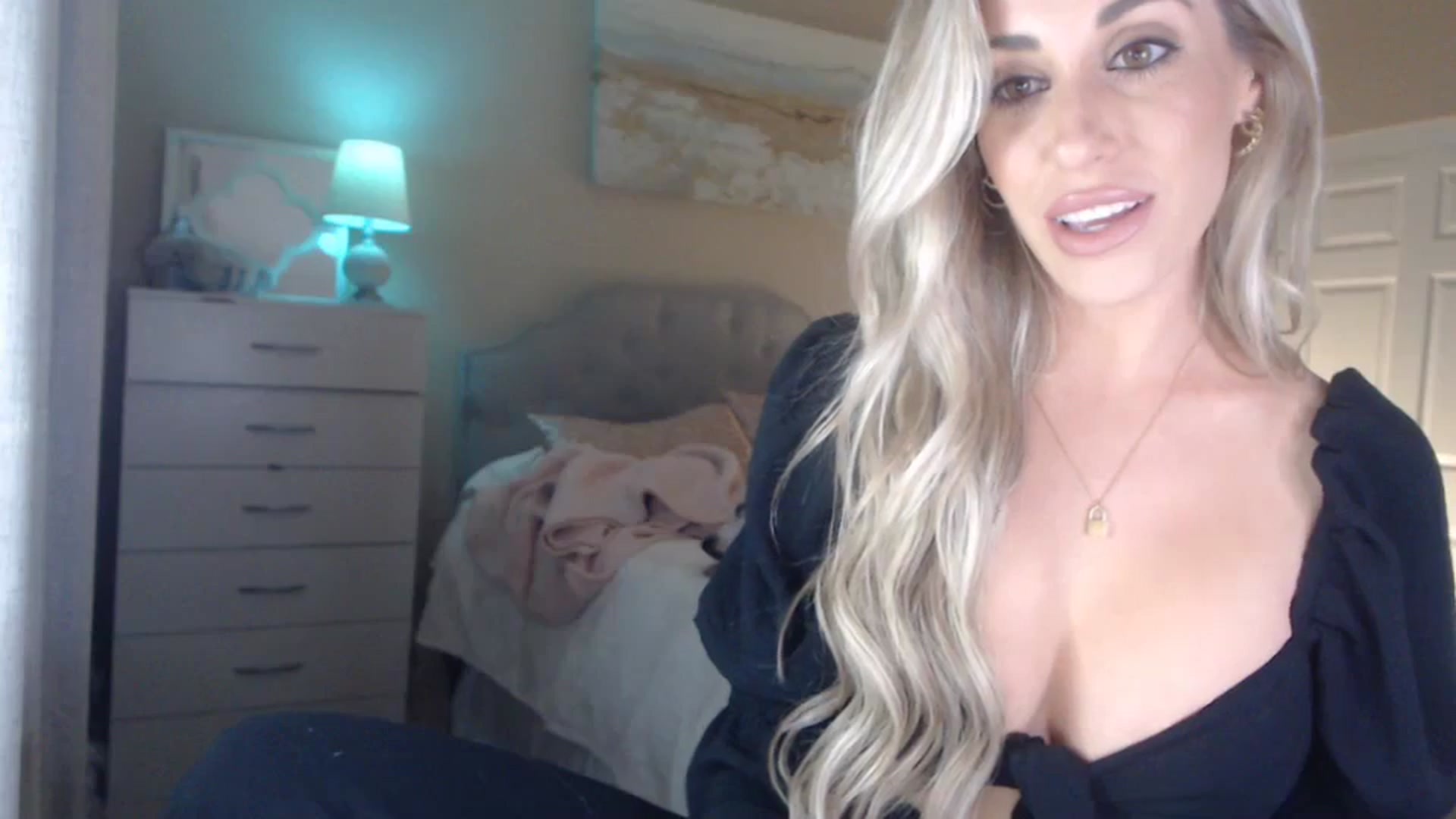 Gallery image thumbnail from Queen_bambii's myfreecams stream on, 04/11/2024, 05:59 image 8 of 20