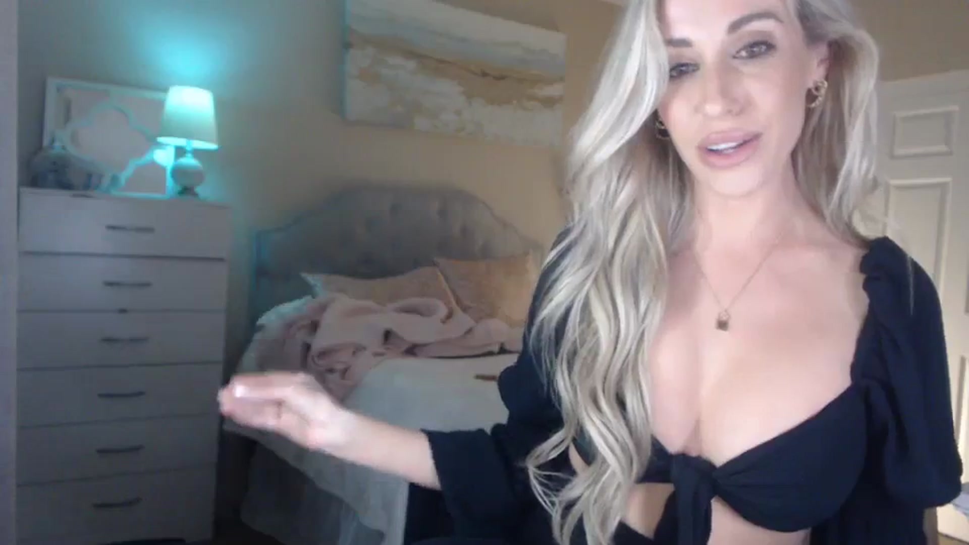 Gallery image thumbnail from Queen_bambii's myfreecams stream on, 04/11/2024, 05:59 image 19 of 20