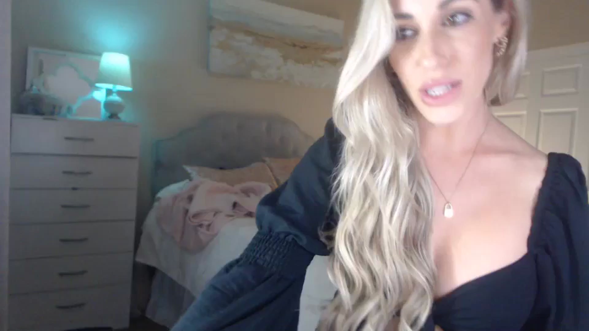 Gallery image thumbnail from Queen_bambii's myfreecams stream on, 04/11/2024, 08:01 image 5 of 20