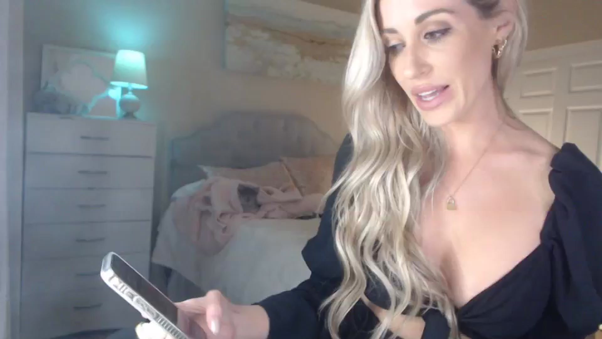 Gallery image thumbnail from Queen_bambii's myfreecams stream on, 04/11/2024, 08:01 image 12 of 20