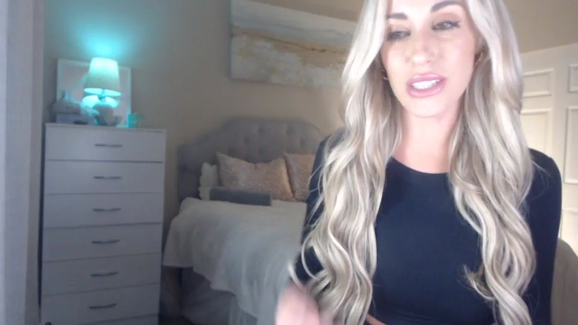 Gallery image thumbnail from Queen_bambii's myfreecams stream on, 04/18/2024, 06:16 image 15 of 20
