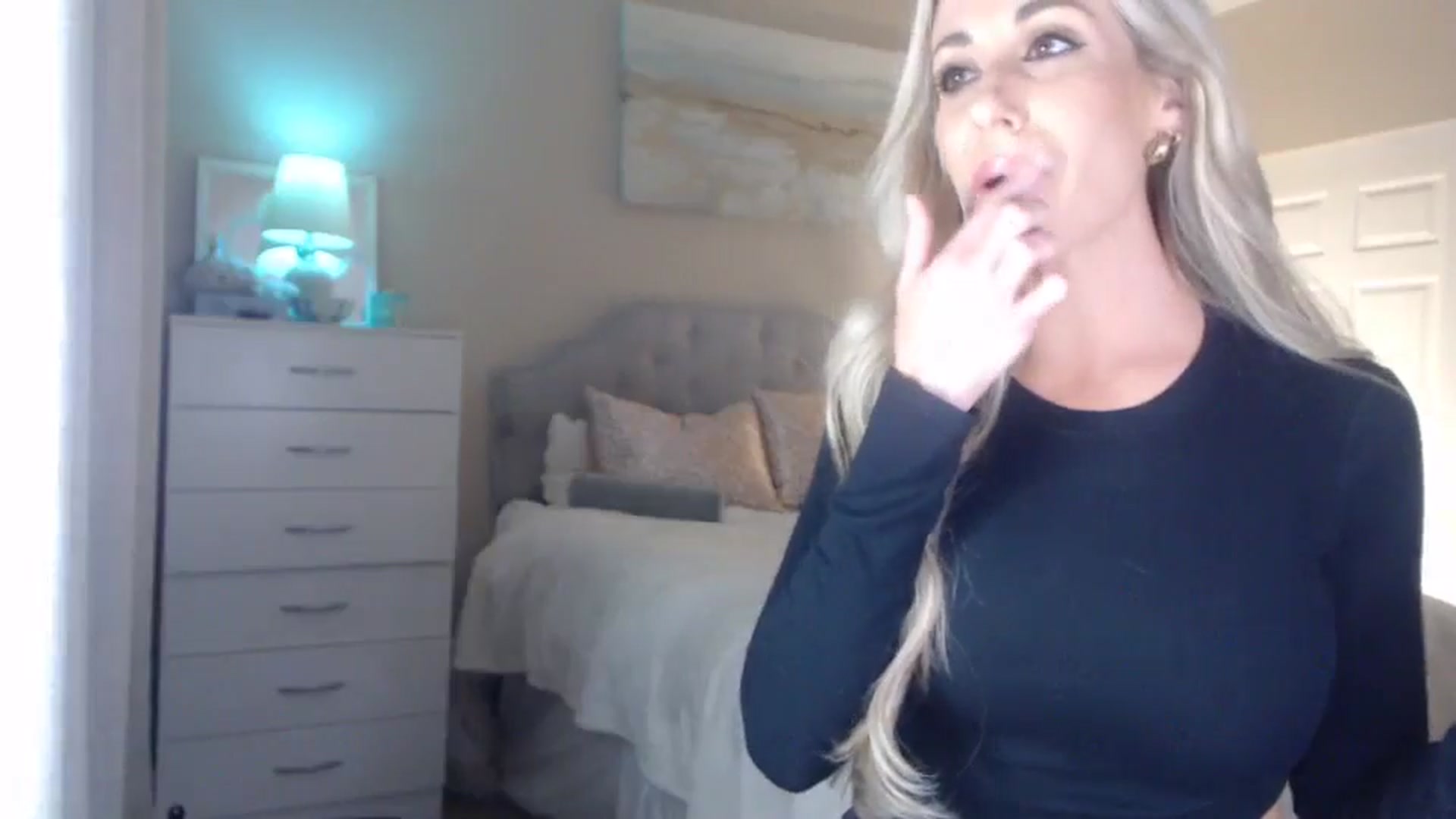 Gallery image thumbnail from Queen_bambii's myfreecams stream on, 04/18/2024, 06:16 image 19 of 20