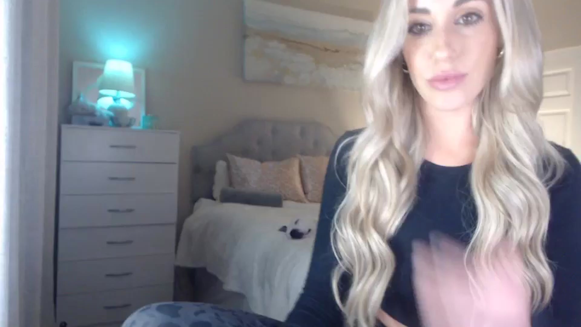 Gallery image thumbnail from Queen_bambii's myfreecams stream on, 04/18/2024, 06:16 image 1 of 20