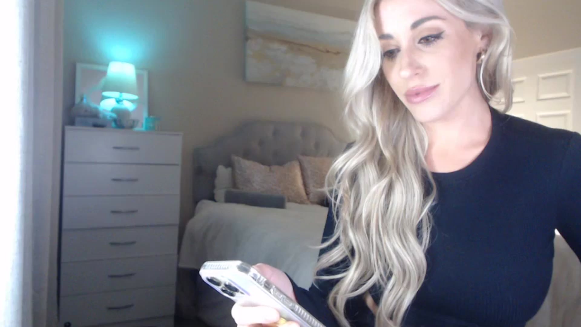 Gallery image thumbnail from Queen_bambii's myfreecams stream on, 04/18/2024, 06:50 image 10 of 20
