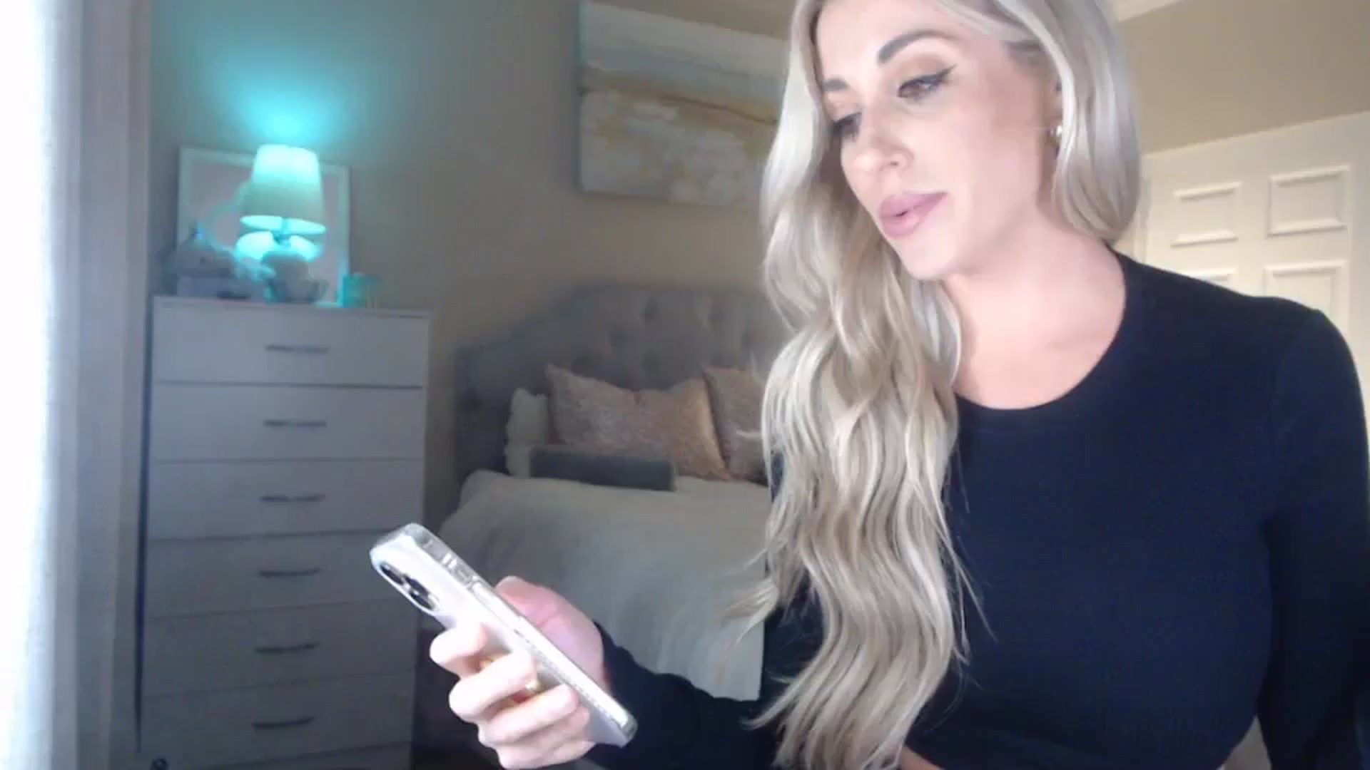 Gallery image thumbnail from Queen_bambii's myfreecams stream on, 04/18/2024, 06:50 image 6 of 20