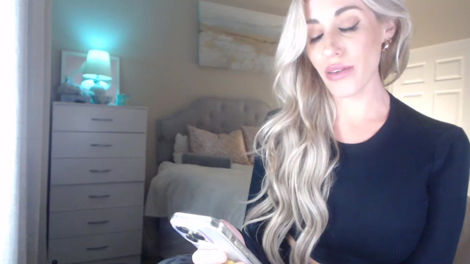 Gallery image thumbnail from Queen_bambii's myfreecams stream on, 04/18/2024, 06:50 image 9 of 20