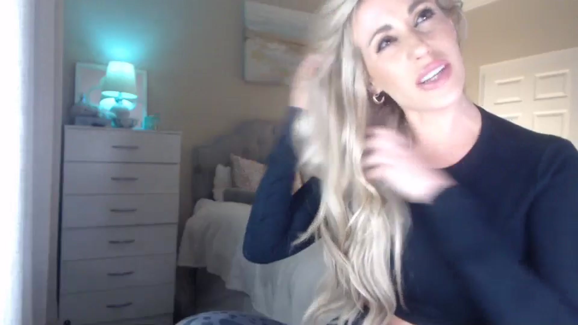 Gallery image thumbnail from Queen_bambii's myfreecams stream on, 04/18/2024, 06:50 image 8 of 20