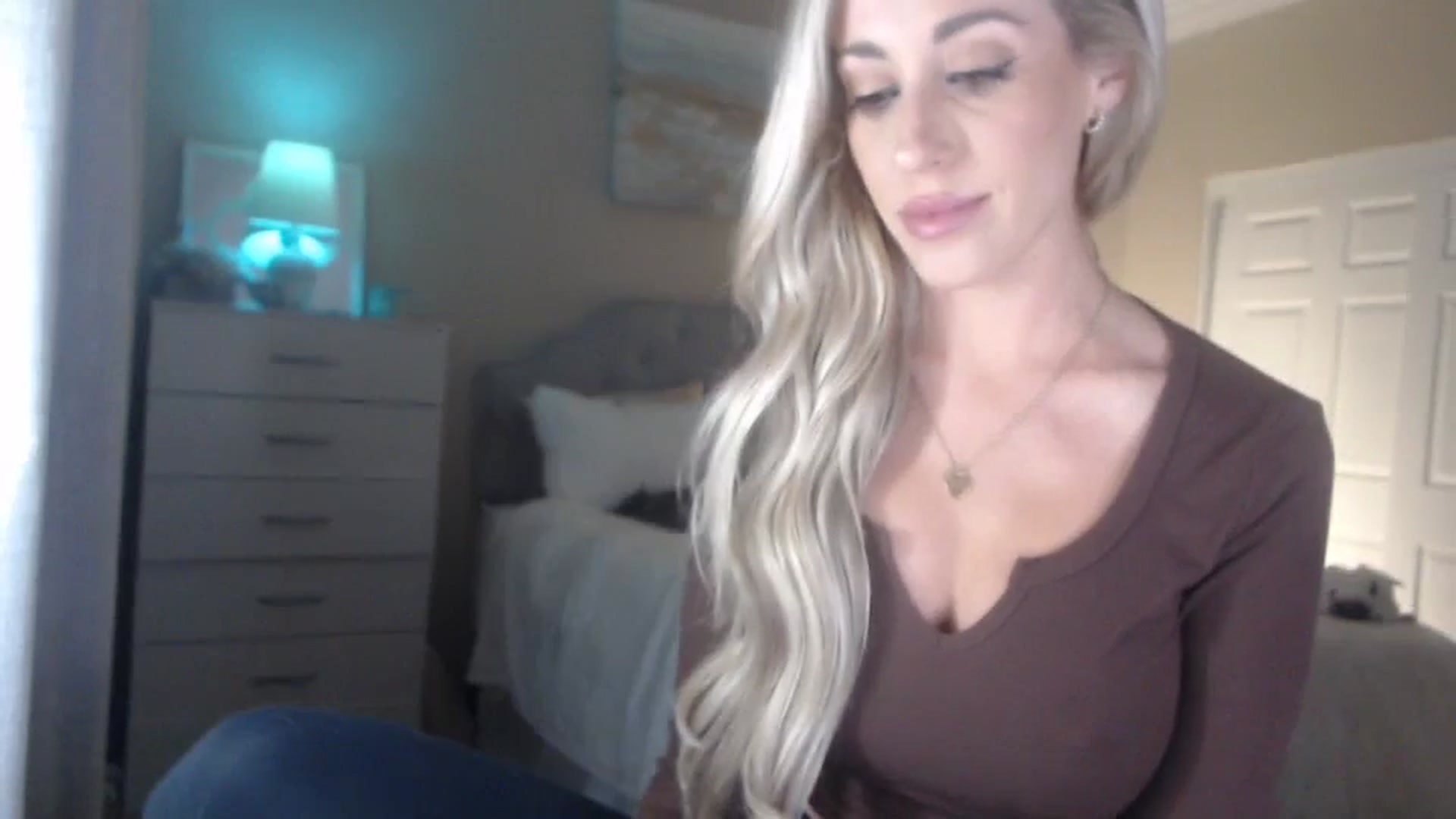 Gallery image thumbnail from Queen_bambii's myfreecams stream on, 04/24/2024, 07:03 image 10 of 20