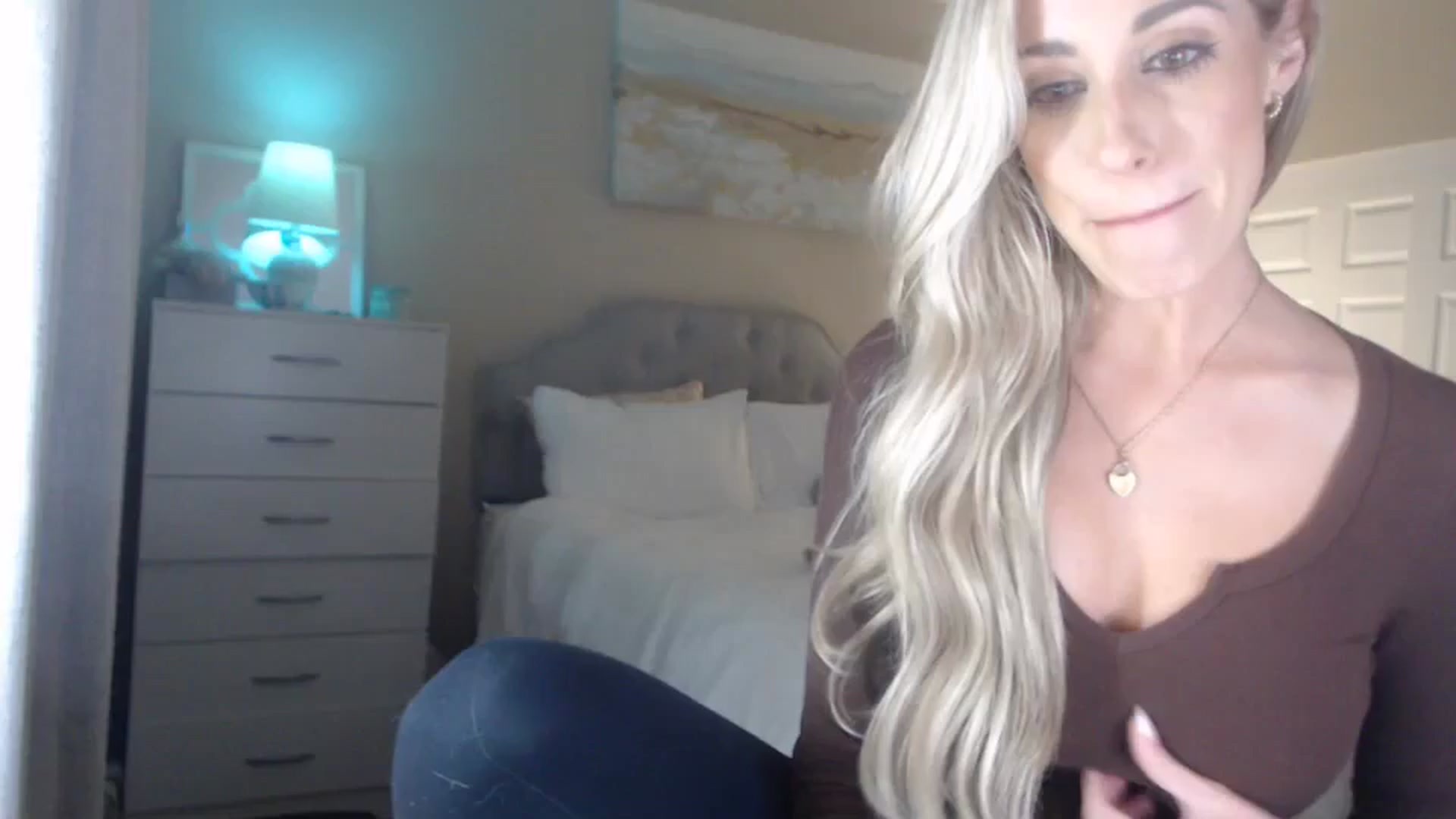 Gallery image thumbnail from Queen_bambii's myfreecams stream on, 04/24/2024, 07:03 image 20 of 20