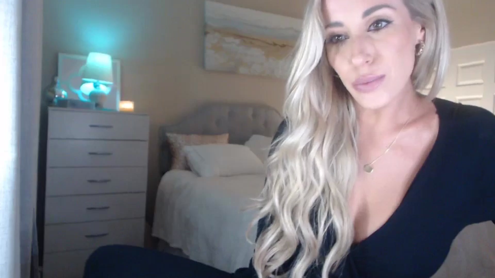 Gallery image thumbnail from Queen_bambii's myfreecams stream on, 04/25/2024, 07:40 image 3 of 20