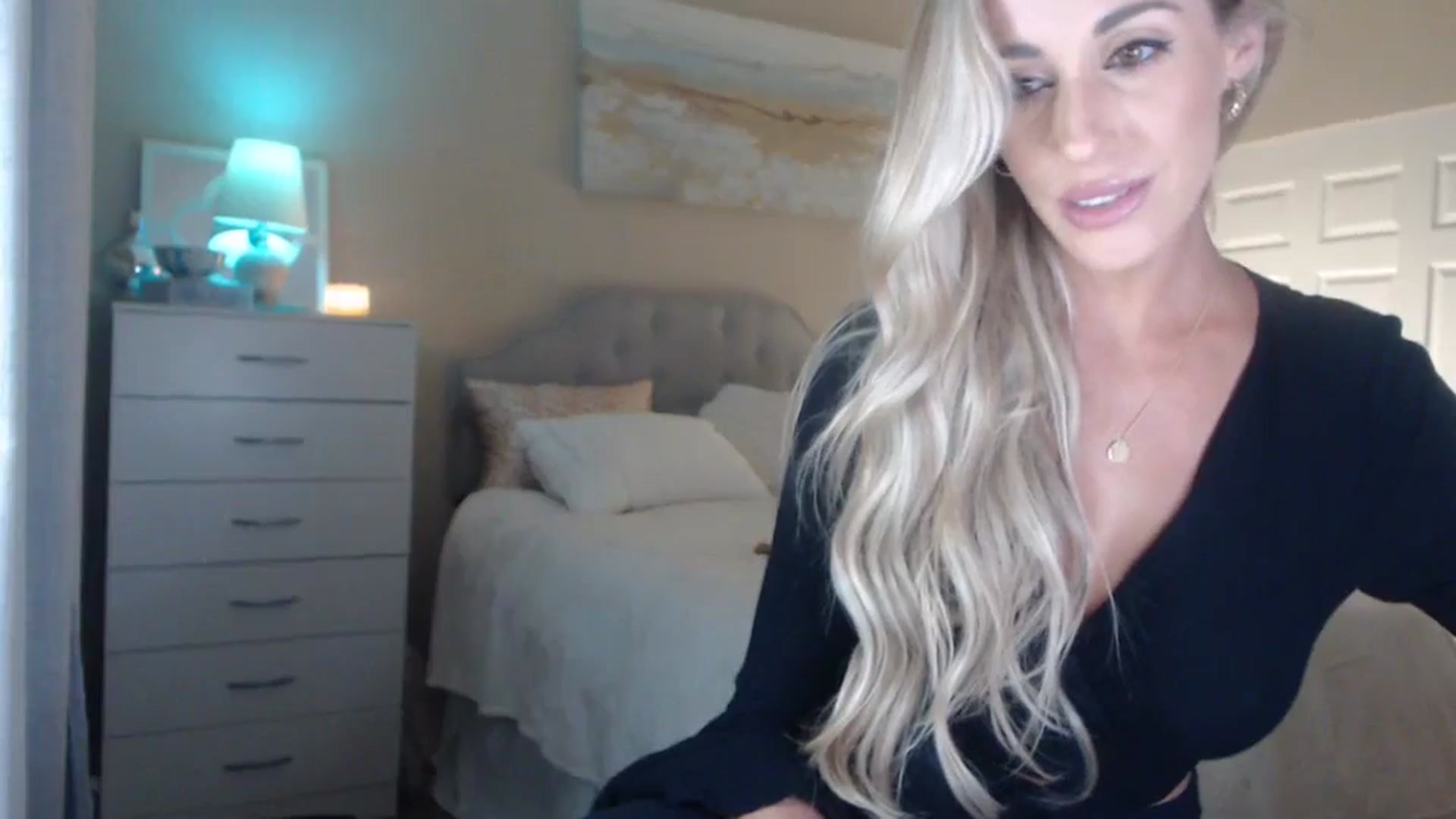 Gallery image thumbnail from Queen_bambii's myfreecams stream on, 04/25/2024, 07:40 image 17 of 20