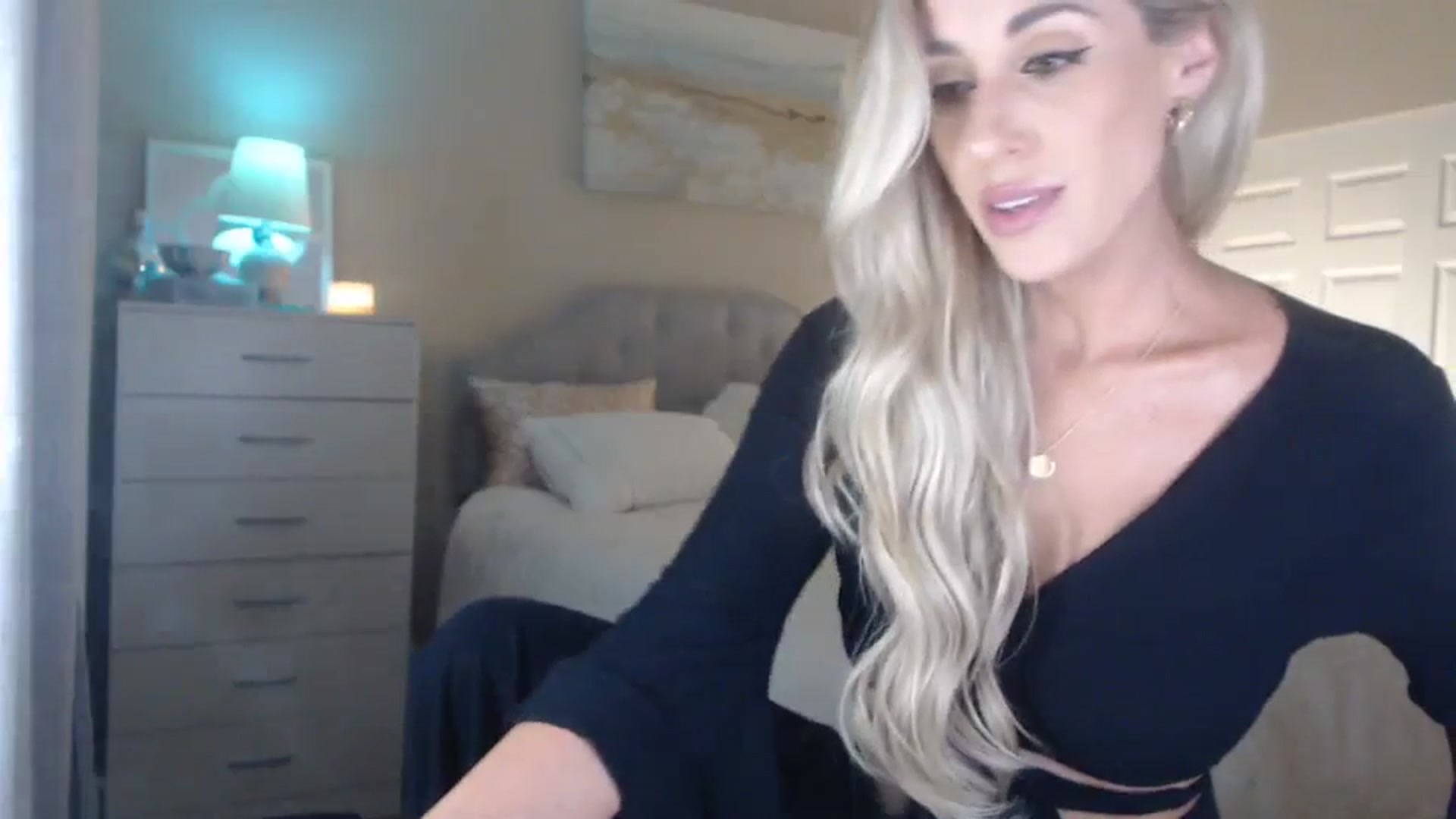 Gallery image thumbnail from Queen_bambii's myfreecams stream on, 04/25/2024, 07:40 image 16 of 20