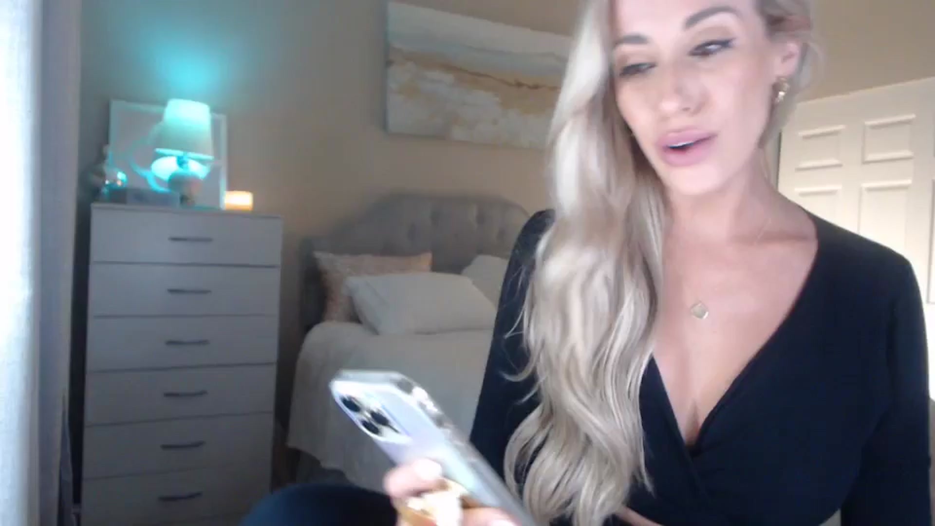 Gallery image thumbnail from Queen_bambii's myfreecams stream on, 04/25/2024, 07:40 image 1 of 20