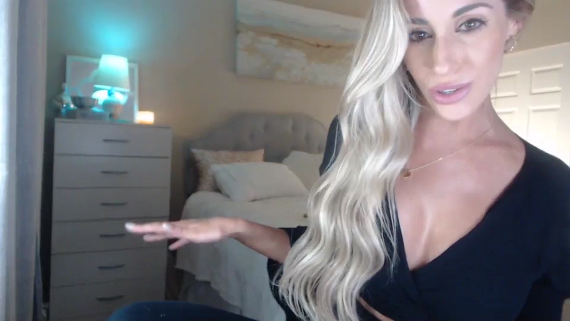 Gallery image thumbnail from Queen_bambii's myfreecams stream on, 04/25/2024, 07:40 image 18 of 20