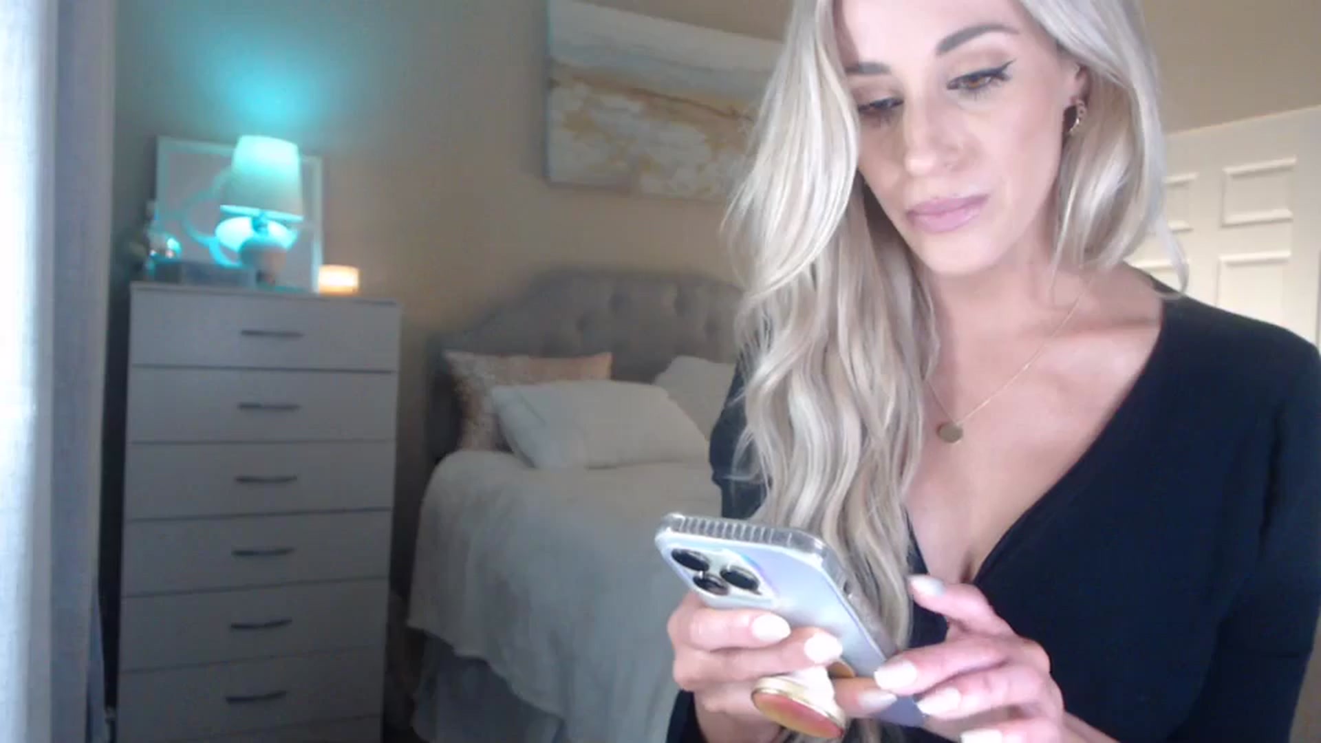 Gallery image thumbnail from Queen_bambii's myfreecams stream on, 04/25/2024, 07:40 image 9 of 20